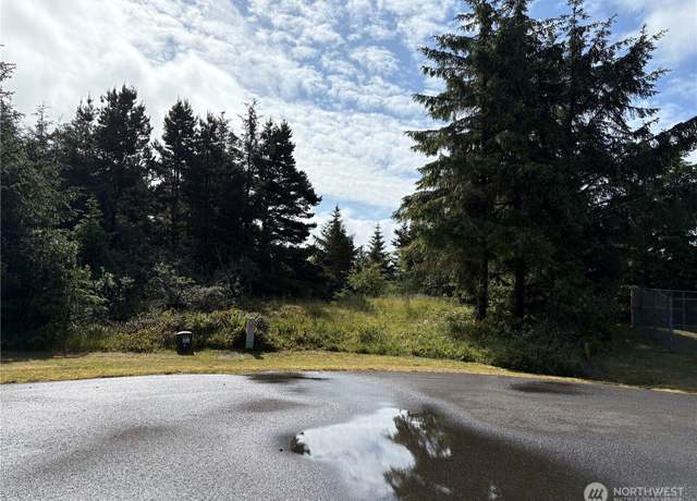 Property at 923 Beachcomber Ct SW, Ocean Shores, WA 98569