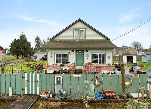 Property at 219 E Curtis St, Aberdeen, WA 98520, 4 beds, 2.5 baths