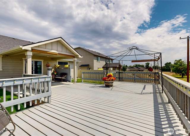 Property at 1331 Caprio Loop, Walla Walla, WA 99362, 4 beds, 2 baths