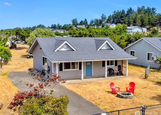Property at 805 338th Pl, Ocean Park, WA 98640, 2 beds, 1 bath