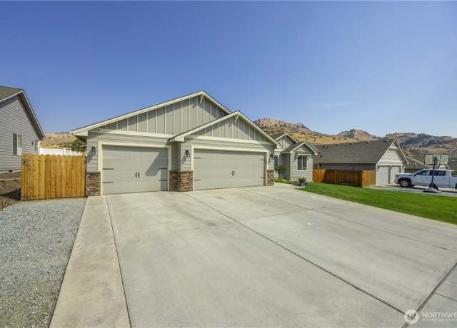 Property at 1015 Sunny Brooke Ln, Chelan, WA 98816, 3 beds, 2 baths