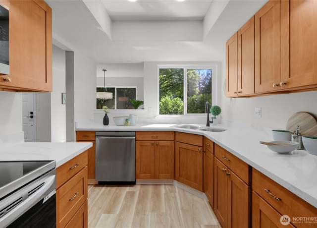 Property at 12707 NE 130th Ct Unit B102, Kirkland, WA 98034, 2 beds, 2 baths