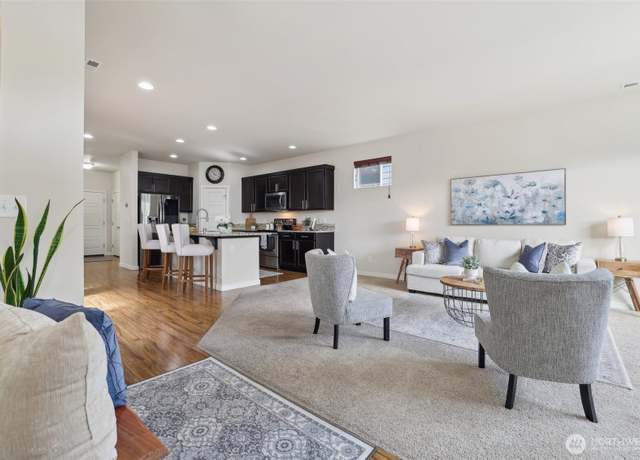 Property at 12226 SE 293rd St, Auburn, WA 98092, 5 beds, 2.5 baths