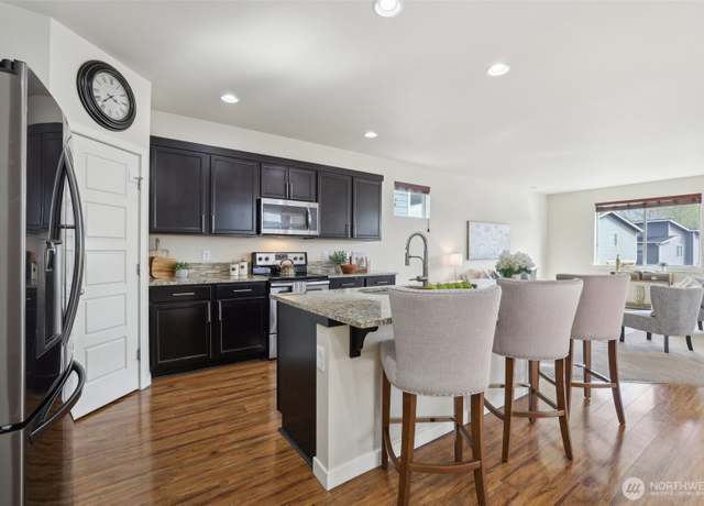 Property at 12226 SE 293rd St, Auburn, WA 98092, 5 beds, 2.5 baths