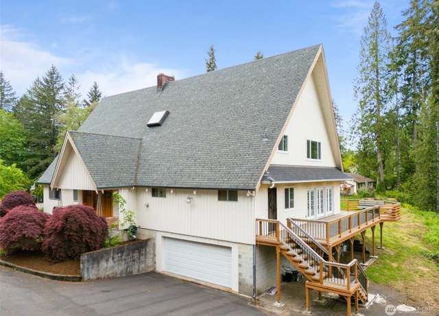 Property at 712 Eaton Ct NE, Castle Rock, WA 98611, 4 beds, 2.5 baths