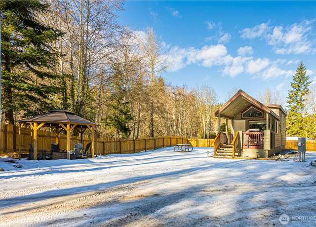 Property at 13 Willow Ln, Port Angeles, WA 98362, 1 bed, 1 bath