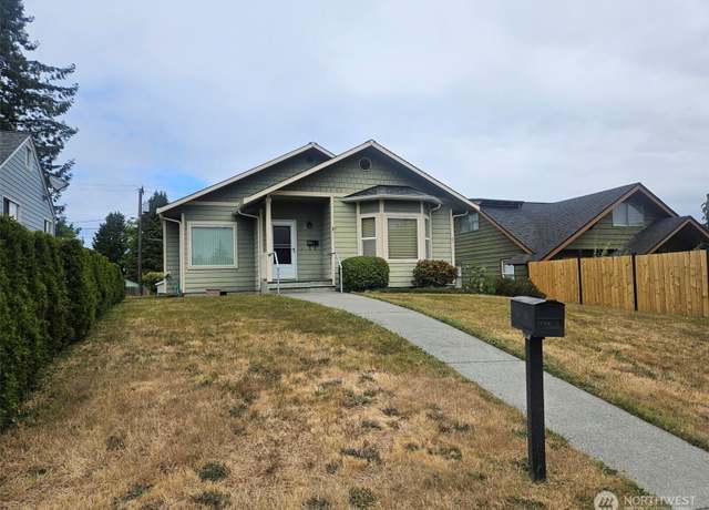 Property at 811 W 8th St, Port Angeles, WA 98363, 3 beds, 2 baths