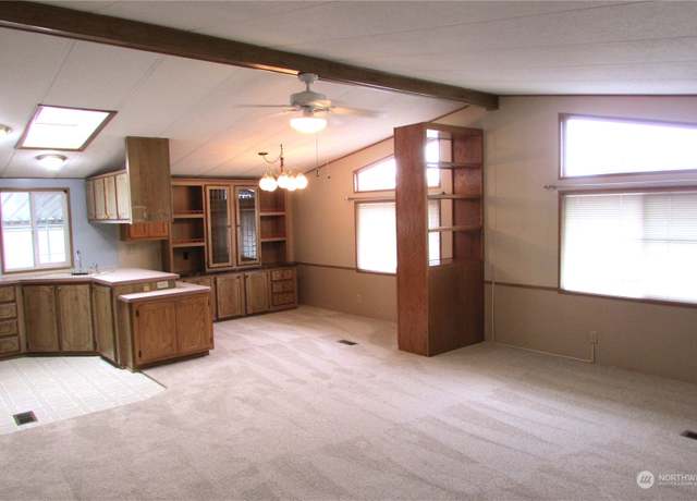 Property at 1427 100th St SW #2, Everett, WA 98204, 2 beds, 2 baths