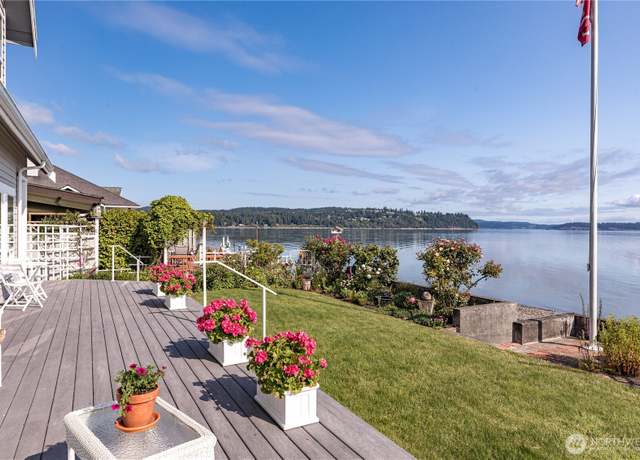 Property at 817 Shorecrest Dr, Oak Harbor, WA 98277, 2 beds, 3 baths