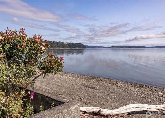 Property at 817 Shorecrest Dr, Oak Harbor, WA 98277, 2 beds, 3 baths