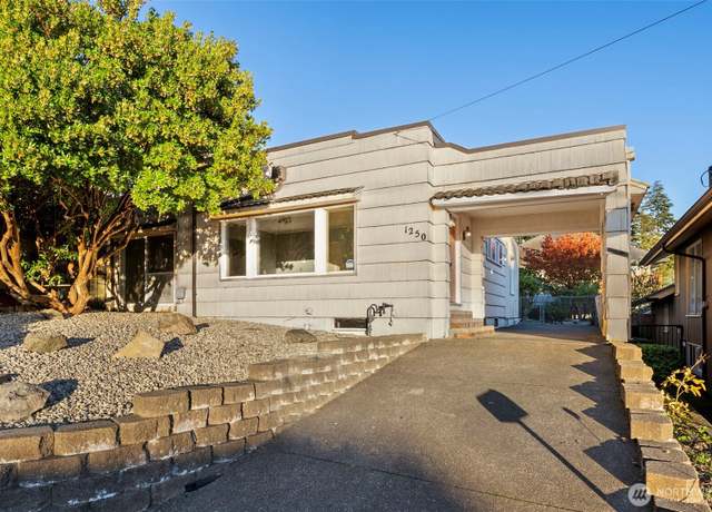 Property at 1250 N Broadway St, Aberdeen, WA 98520, 3 beds, 1 bath