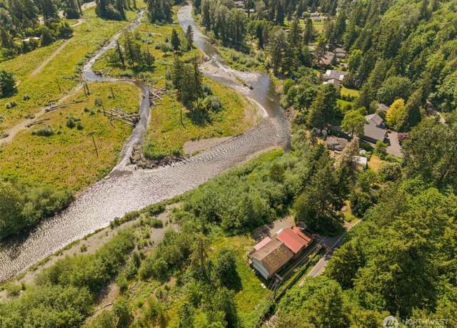 Property at 17601 SE Jones Rd, Renton, WA 98058, 3 beds, 2 baths