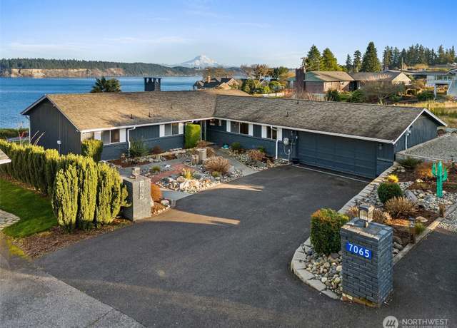 Property at 7065 Grandview Pl, Gig Harbor, WA 98335, 3 beds, 2 baths