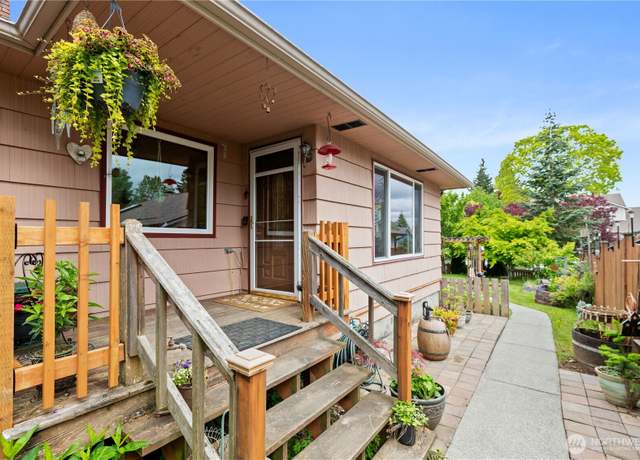 Property at 210 79th Pl SW, Everett, WA 98203, 4 beds, 2 baths