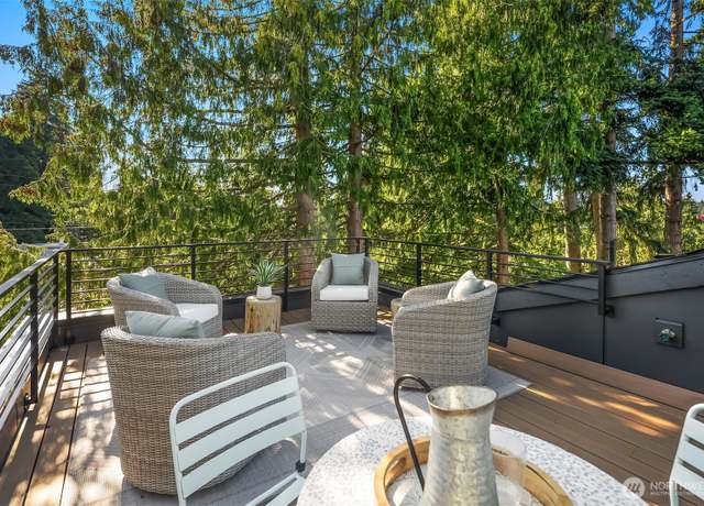 Property at 1209 NE 104th St, Seattle, WA 98125, 4 beds, 3.5 baths