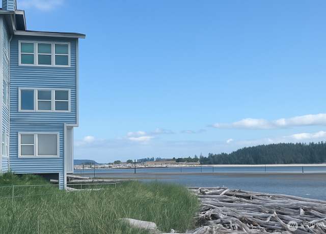 Property at 651 SE Bayshore Dr Unit B104, Oak Harbor, WA 98277, 2 beds, 2 baths
