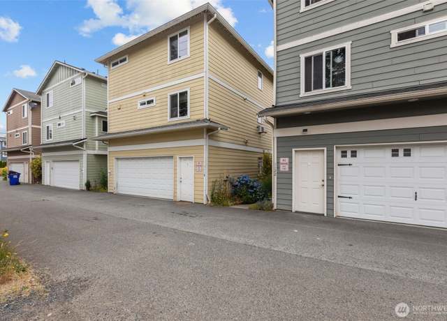 Property at 1118 Chestnut Ct #18, Everett, WA 98201, 3 beds, 2 baths