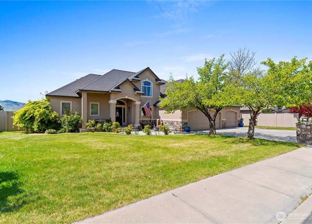 Property at 2541 Fancher Heights Blvd, East Wenatchee, WA 98802, 3 beds, 2.5 baths
