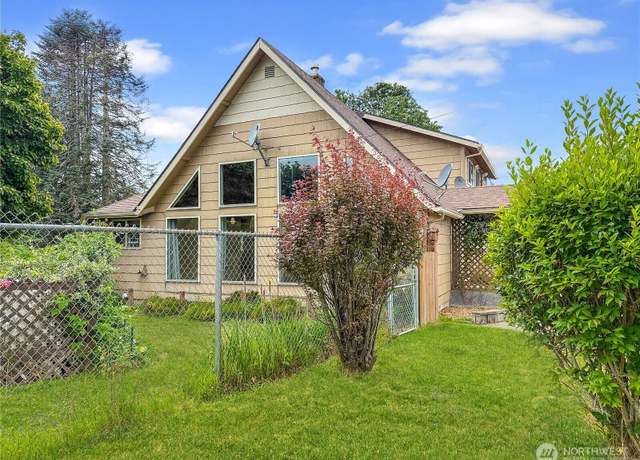 Property at 55 Irving St, Cathlamet, WA 98612, 3 beds, 2 baths