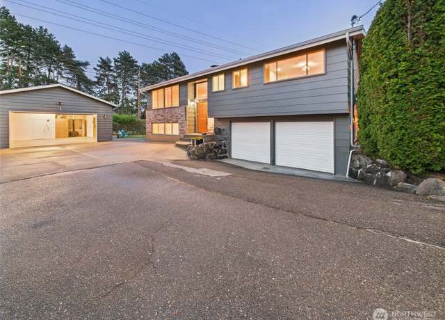 Property at 11242 Fremont Ave N Unit B, Seattle, WA 98133, 3 beds, 3 baths