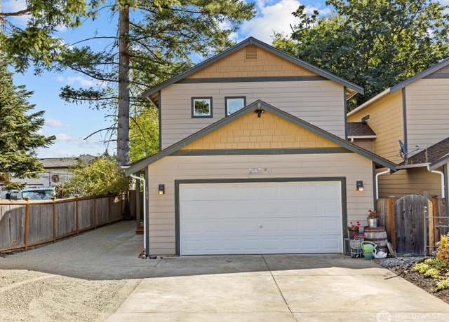 Property at 109 203rd Pl SW #1, Lynnwood, WA 98036, 4 beds, 2.5 baths