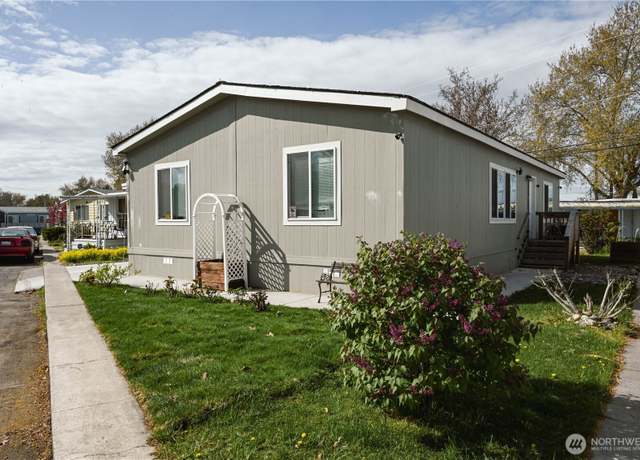 Property at 49 Compton Ln, Richland, WA 99354, 3 beds, 2 baths