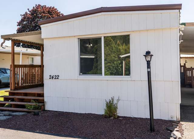 Property at 2422 Mockingbird Ln, Kelso, WA 98626, 2 beds, 1.5 baths