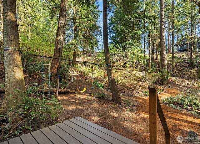 Property at 8042 Island Ct, Clinton, WA 98236