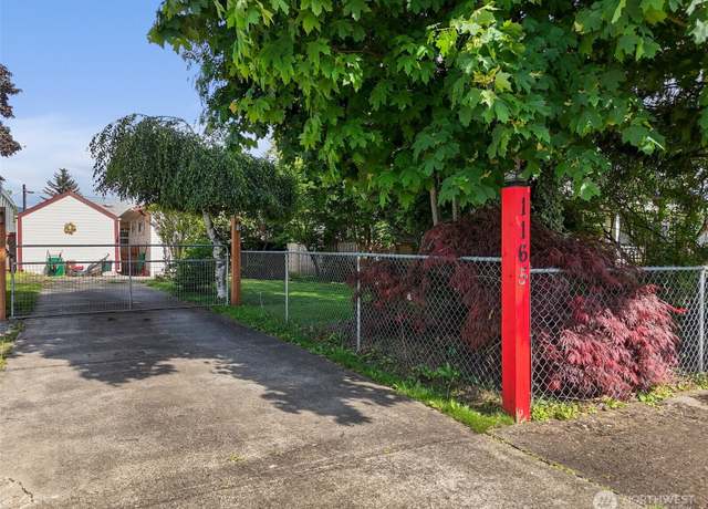 Property at 1165 Harding St, Enumclaw, WA 98022, 3 beds, 2 baths