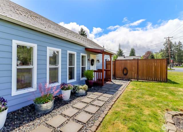 Property at 423 18th St SW, Puyallup, WA 98371, 3 beds, 3 baths