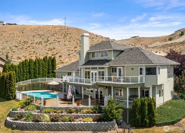 Property at 591 Daniels Dr NE, East Wenatchee, WA 98802, 5 beds, 4 baths