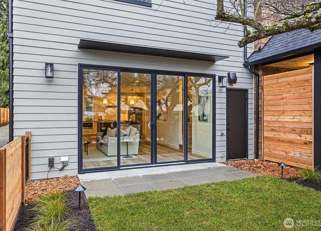 Property at 32 6th St S Unit B, Kirkland, WA 98033, 2 beds, 2.5 baths