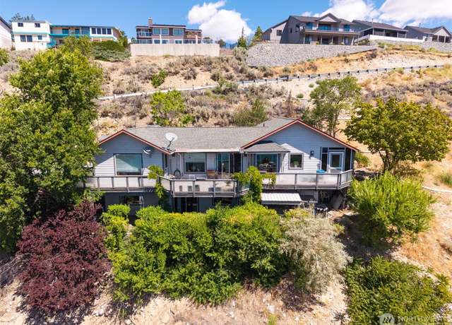 Property at 916 No See Um Rd, Chelan, WA 98816, 3 beds, 2.5 baths