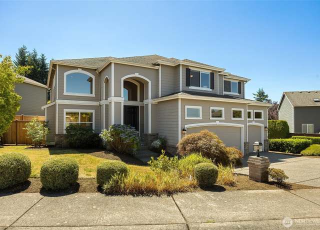 Property at 8439 NE 128th St, Kirkland, WA 98034, 4 beds, 2.5 baths