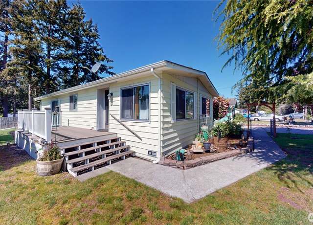 Property at 4317 Hamilton Dr, Oak Harbor, WA 98277, 2 beds, 2 baths