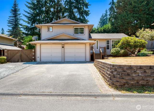Property at 4830 122nd St SE, Everett, WA 98208, 4 beds, 3 baths