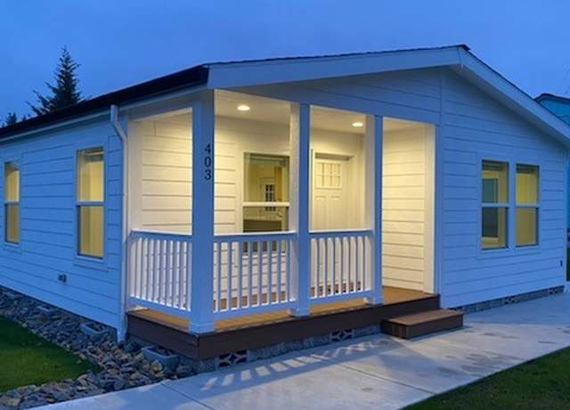 Property at 403 SE Edgewood Ct, Castle Rock, WA 98611, 3 beds, 2 baths