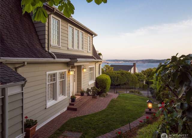 Property at 526 W Kinnear Pl, Seattle, WA 98119, 3 beds, 3 baths