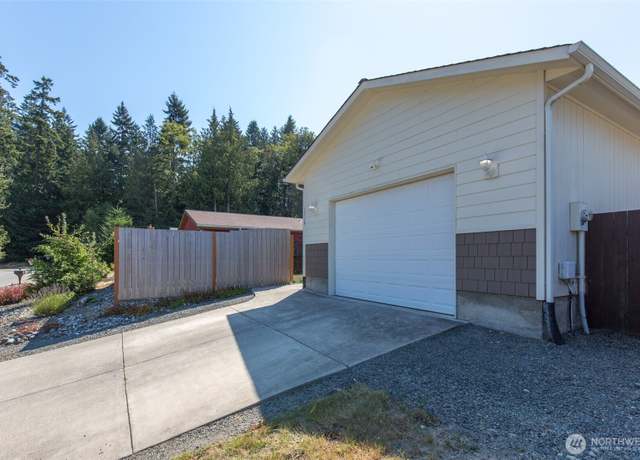 Property at 1514 W 15th St, Port Angeles, WA 98363, 3 beds, 2 baths