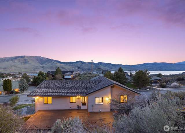 Property at 133 Long Dr, Chelan, WA 98816, 3 beds, 3 baths