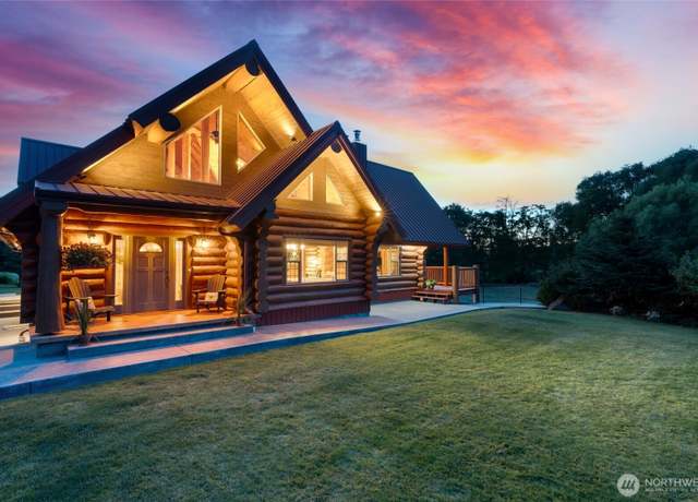 Property at 1025 Orchard St, Waitsburg, WA 99361, 3 beds, 4 baths