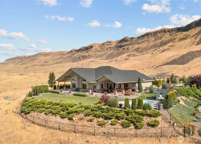 Property at 44 Sageland Rd, East Wenatchee, WA 98802, 3 beds, 2 baths