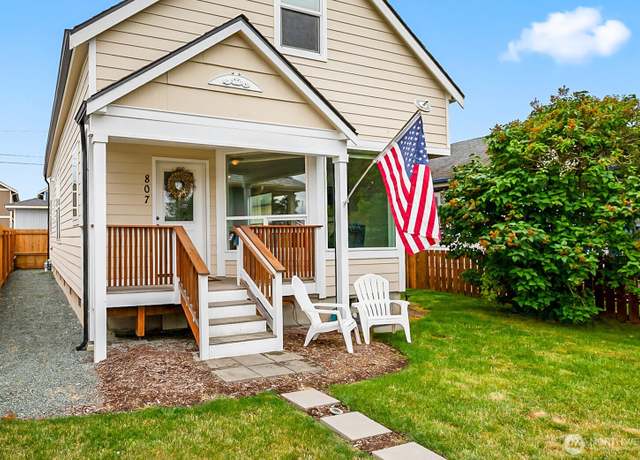 Property at 807 24th St, Anacortes, WA 98221, 3 beds, 2 baths