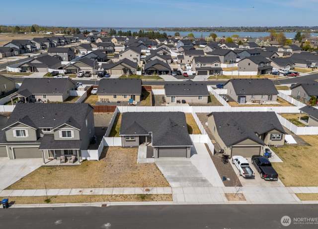 Property at 4256 W Wood Ct, Moses Lake, WA 98837, 3 beds, 2 baths