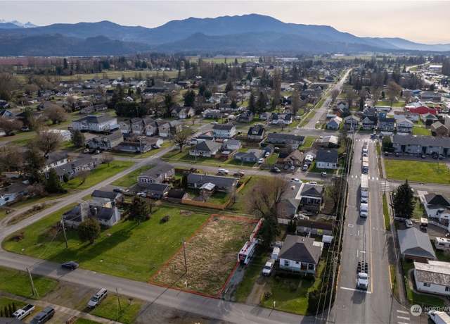 Property at 207 Harrison St, Sumas, WA 98295