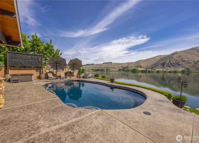 Property at 15131 N Lakeshore Dr, Entiat, WA 98822, 6 beds, 4.5 baths
