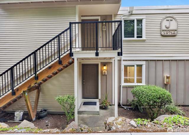 Property at 12718 NE 120th St Unit J-2, Kirkland, WA 98034, 1 bed, 1.5 baths