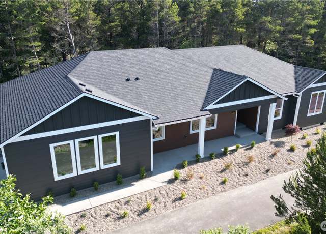 Property at 701 Shoreview Dr N, Long Beach, WA 98631, 4 beds, 3 baths