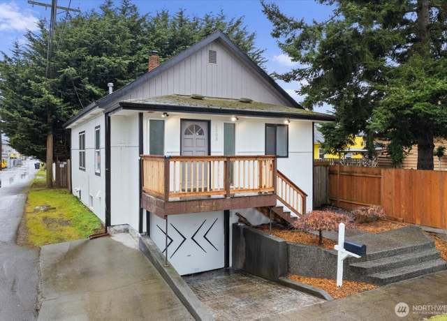 Property at 2008 16th St, Everett, WA 98201, 2 beds, 1.5 baths