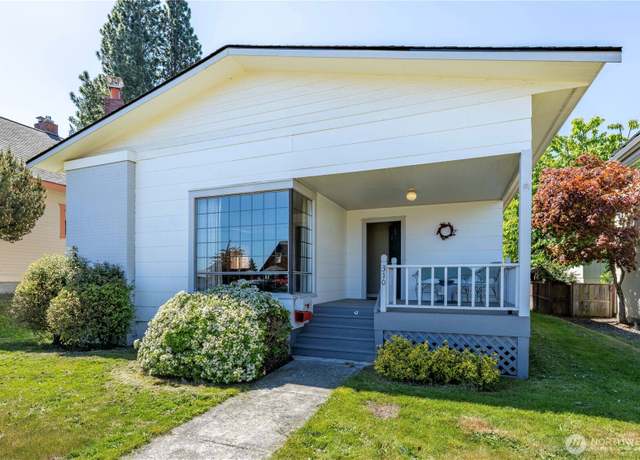 Property at 310 W 9th St, Port Angeles, WA 98362, 3 beds, 1.5 baths